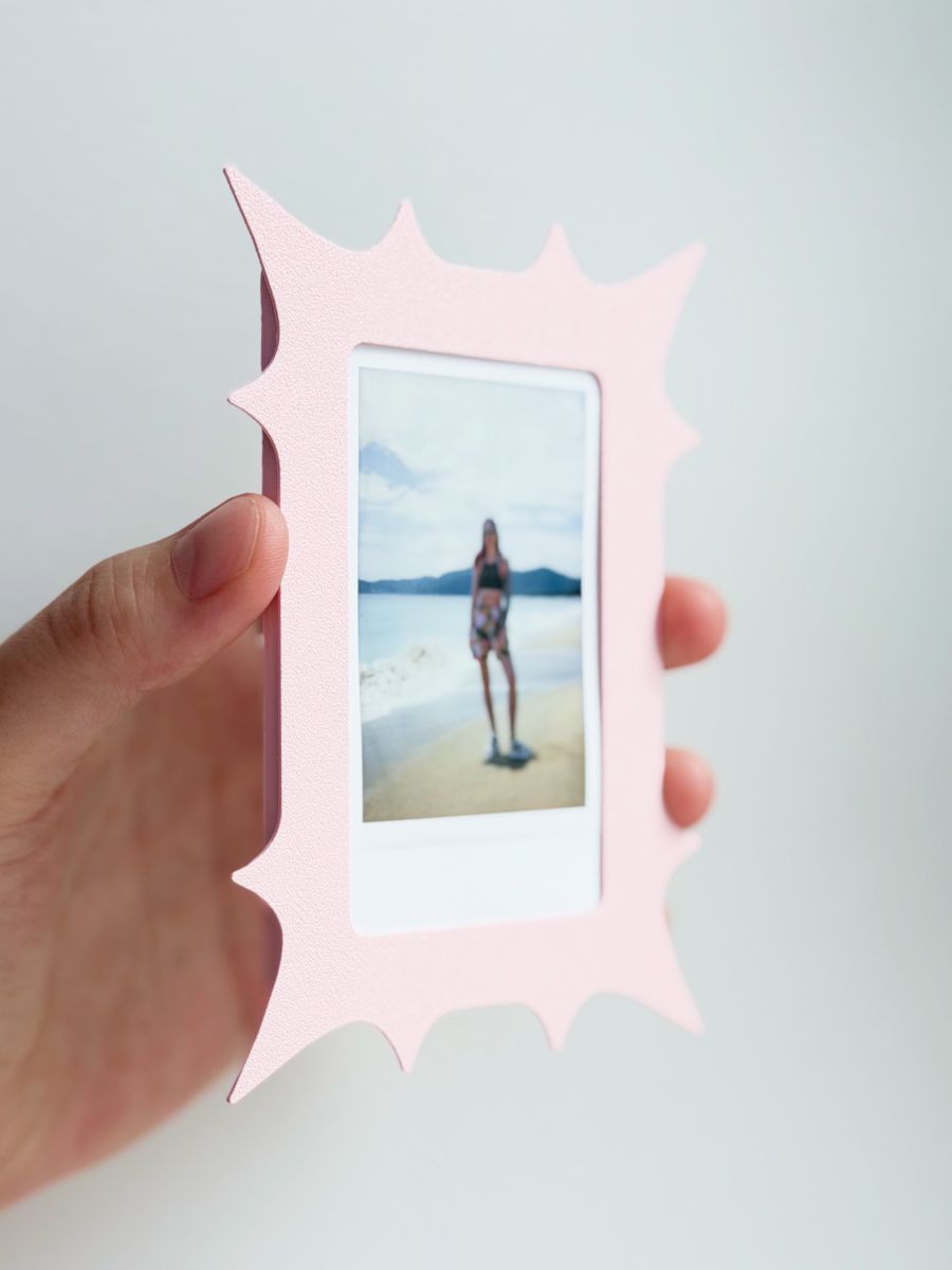 Магнитная рамка для фото Instax Mini, фоторамка на холодильник инстакс мини, черный жгут — фото 8