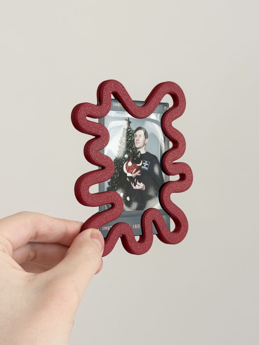 Магнитная рамка для фото Instax Mini, фоторамка на холодильник инстакс мини, черный жгут — фото 7
