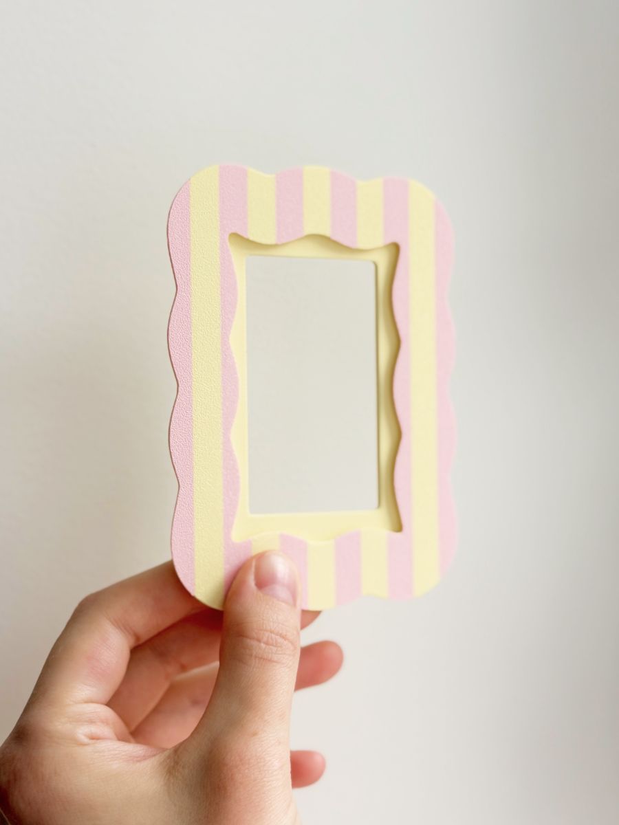 Магнитная рамка для фото Instax Mini, фоторамка на холодильник инстакс мини, черный жгут — фото 11