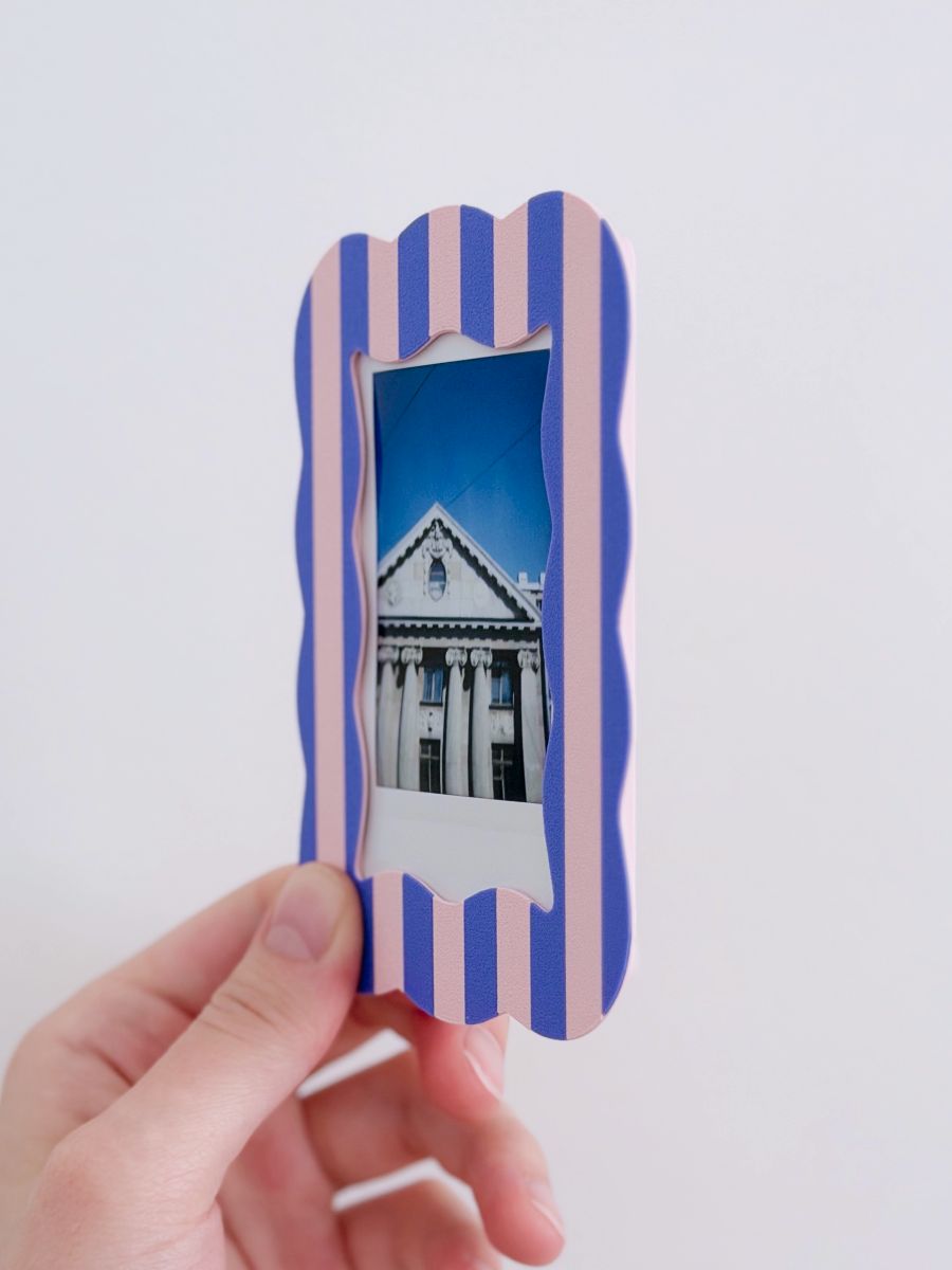 Магнитная рамка для фото Instax Mini, фоторамка на холодильник инстакс мини, черный жгут — фото 7