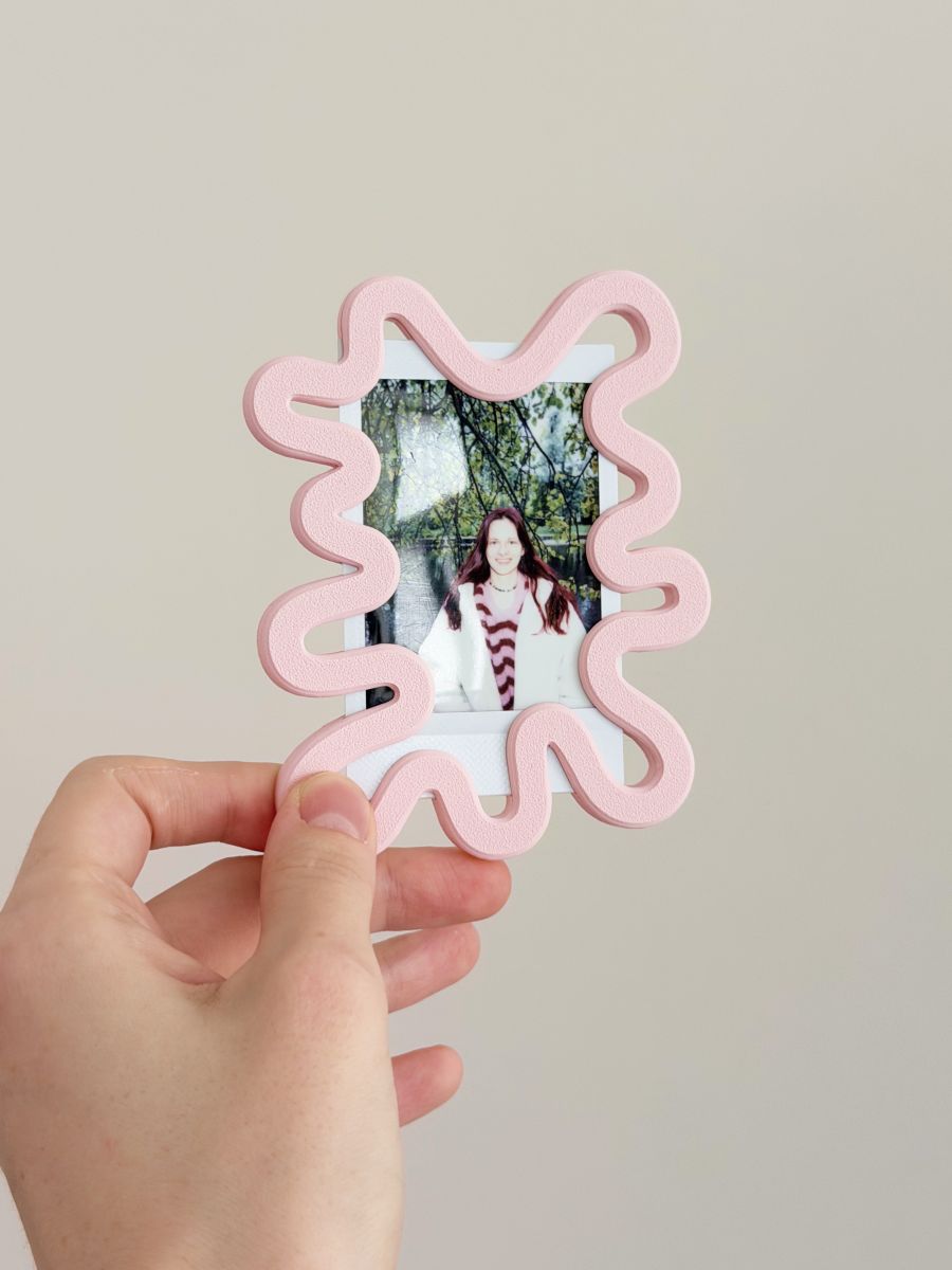 Магнитная рамка для фото Instax Mini, фоторамка на холодильник инстакс мини, черный жгут — фото 8