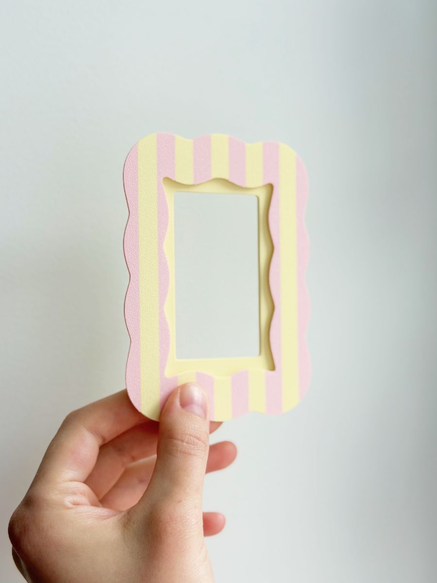 Магнитная рамка для фото Instax Mini, фоторамка на холодильник инстакс мини, черный жгут — фото 7