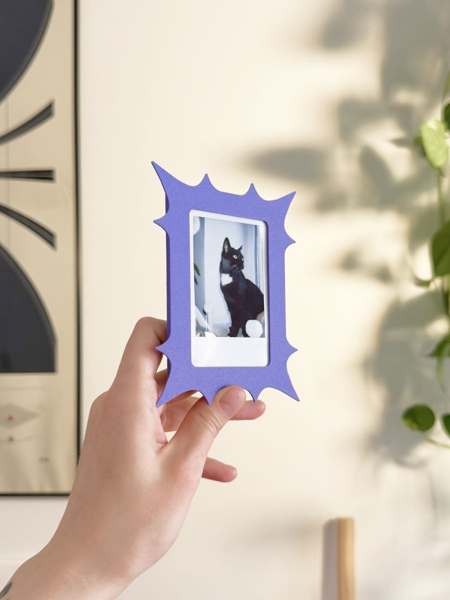 Магнитная рамка для фото Instax Mini, фоторамка на холодильник инстакс мини, черный жгут — фото 7